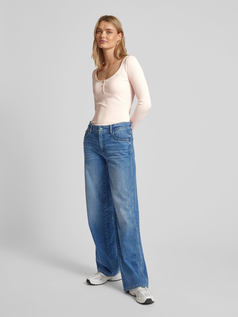 

Топ с длинными рукавами в рубчик, модель «KARLEE» Guess, розовый