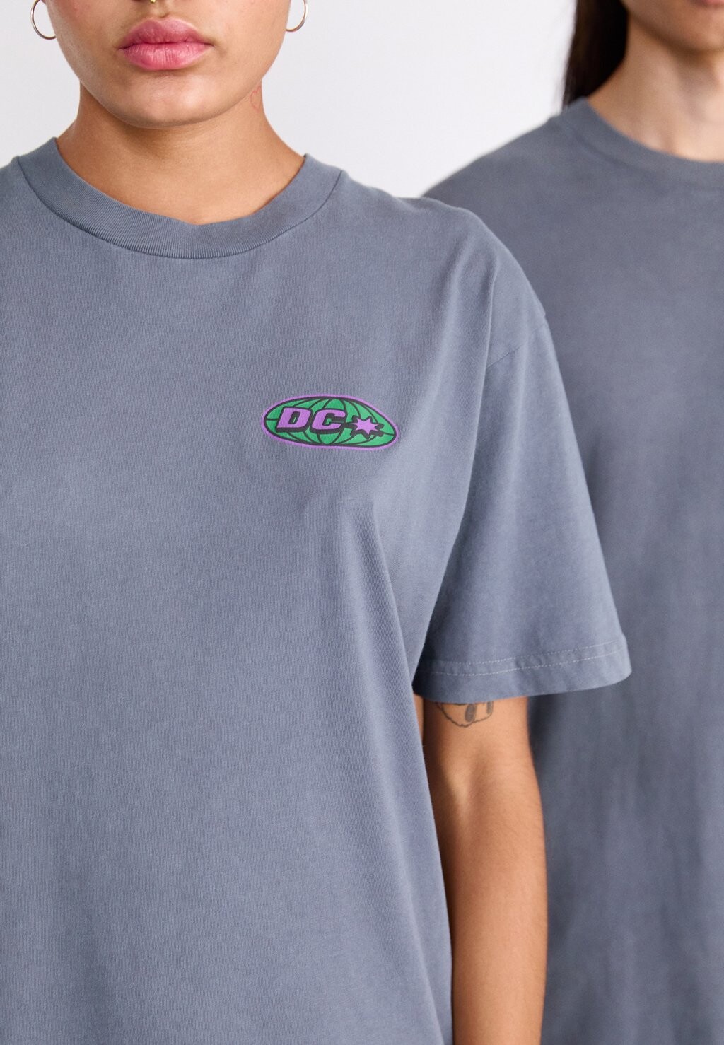 

Принт на футболке BILLBOARD UNISEX DC Shoes, черный