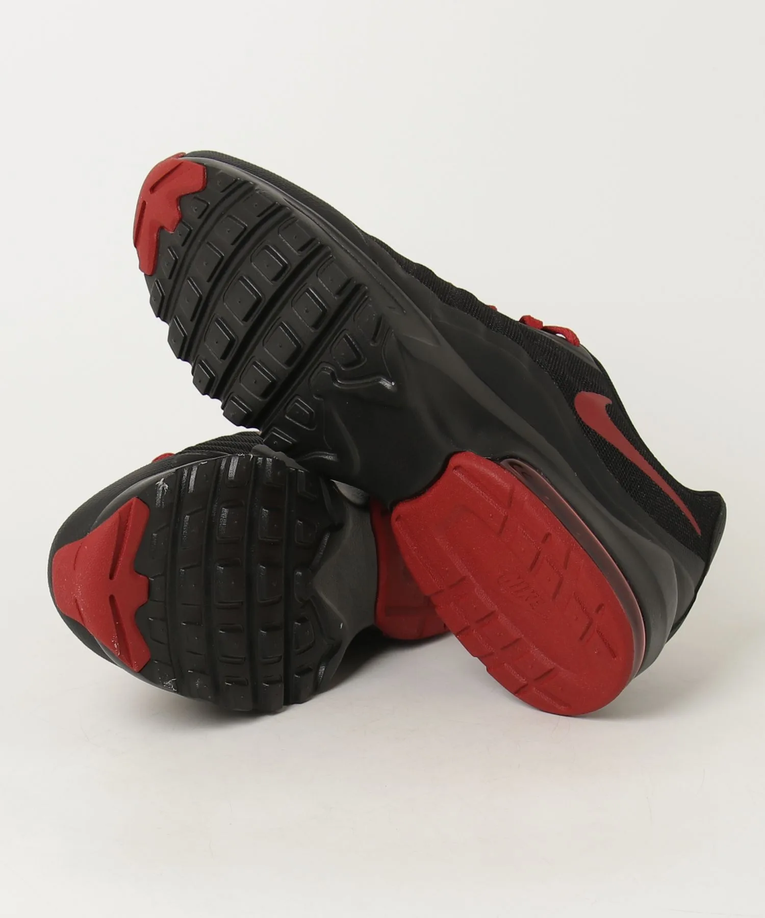 Мужские кроссовки с технологией Max Air Nike Air Max Invigor чёрно-красные — фото 3