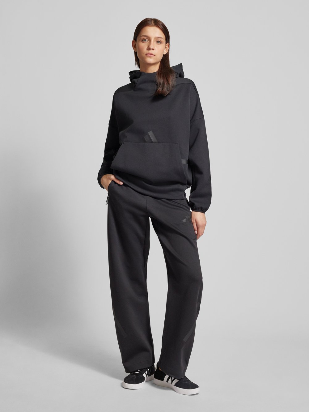 

Спортивные брюки с эластичным поясом и шнурком ADIDAS SPORTSWEAR, черный