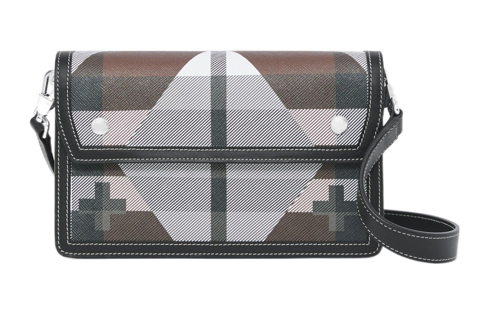 

Burberry Кожаная мужская наплечная сумка малая в тёмном берёзовом цвете