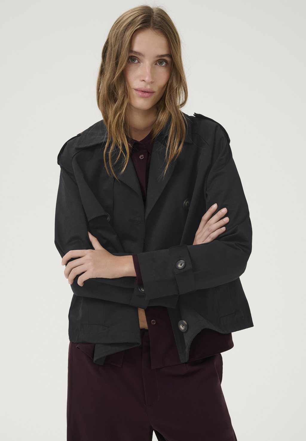 

Легкая куртка IRAMW SHORT My Essential Wardrobe, черный