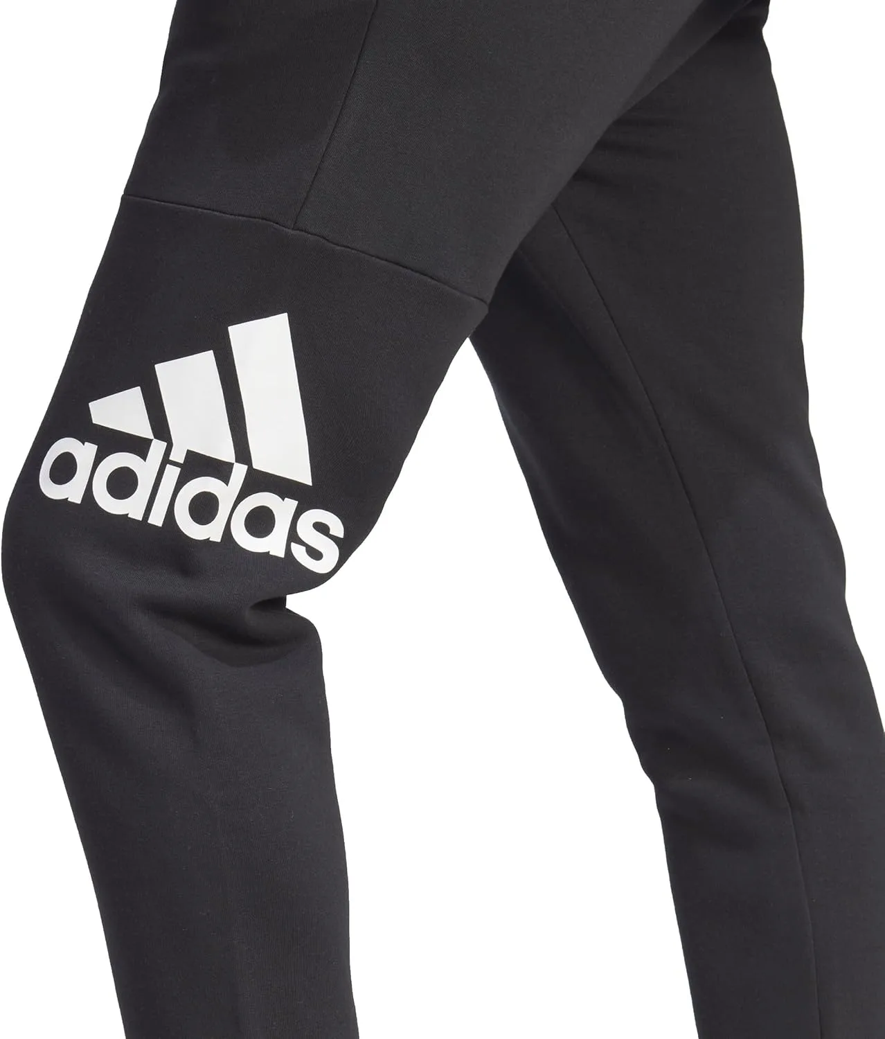 Мужские флисовые брюки Adidas Essentials с зауженными манжетами и большим логотипом, черный — фото 4