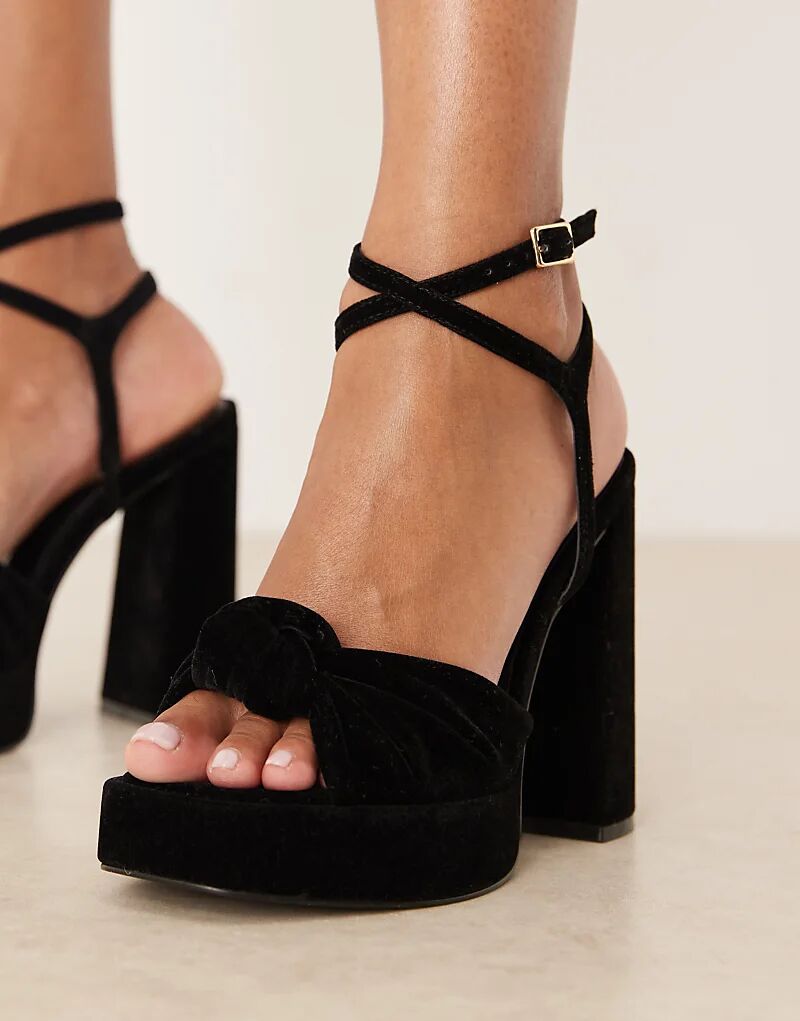 Босоножки на платформе и блочном каблуке ASOS DESIGN Wide Fit Nutshell из черного бархата — фото 2
