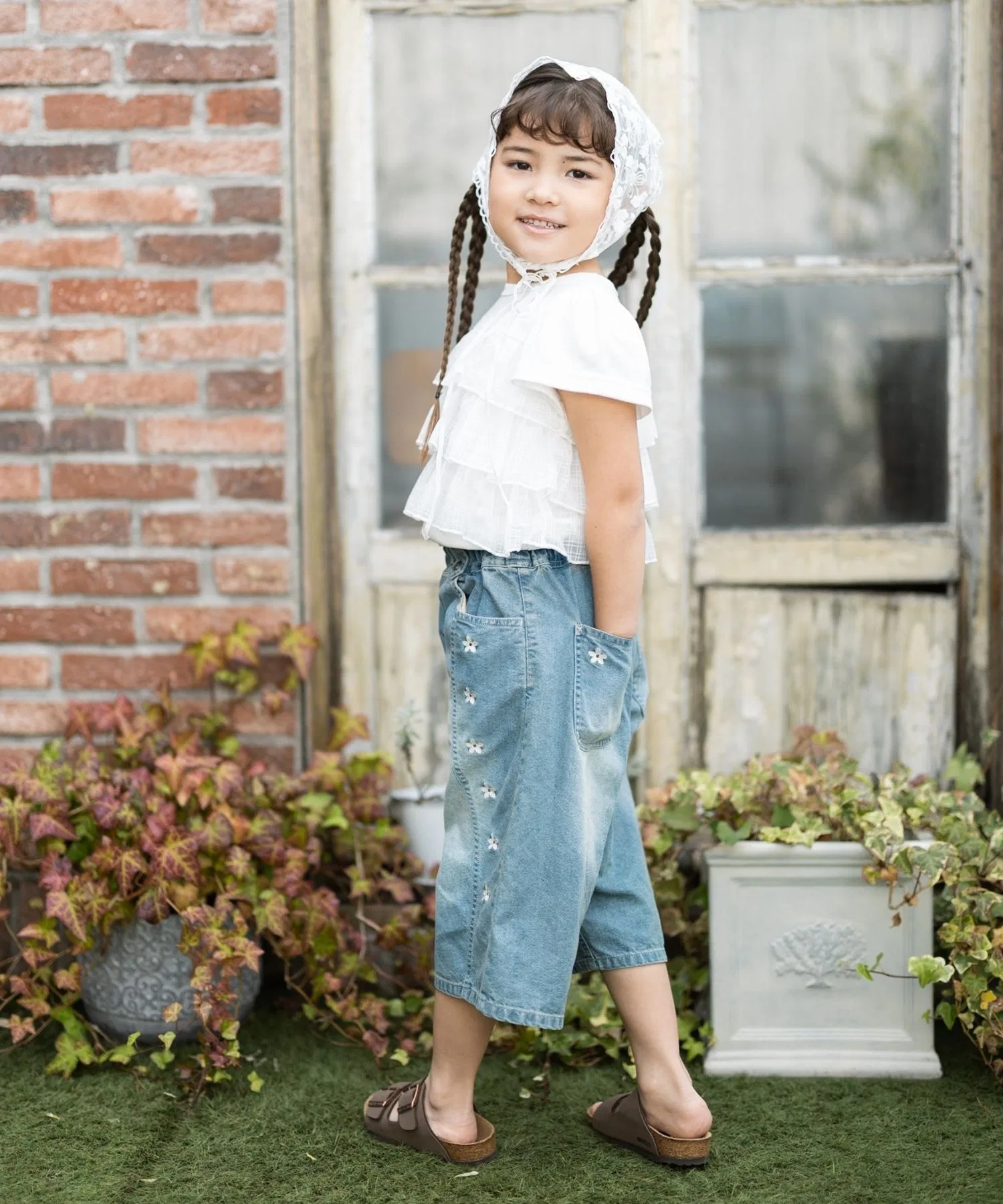 【Охлаждающее прикосновение】Брюки Atelier Denim Fleur (с цветочной вышивкой, длина 9/10) — фото 3