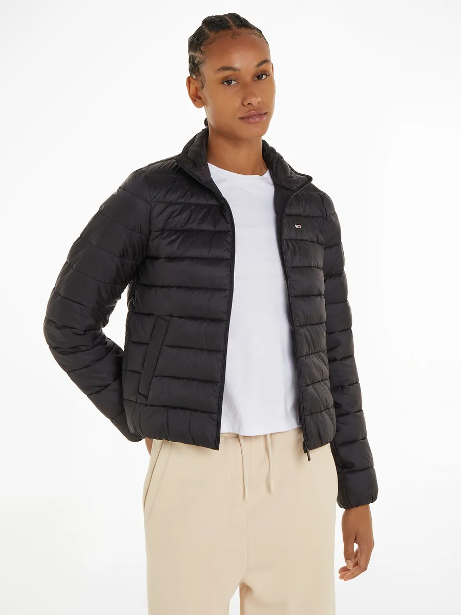 

Стеганая куртка Tommy Jeans "TJW QUILTED ZIP THROUGH", с фирменным лейблом Tommy Jeans, черный