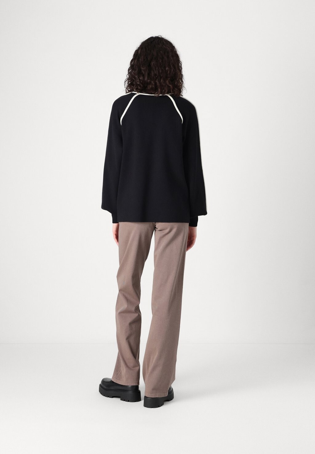

Джемпер YASCORA HIGN NECK YAS Tall, черный