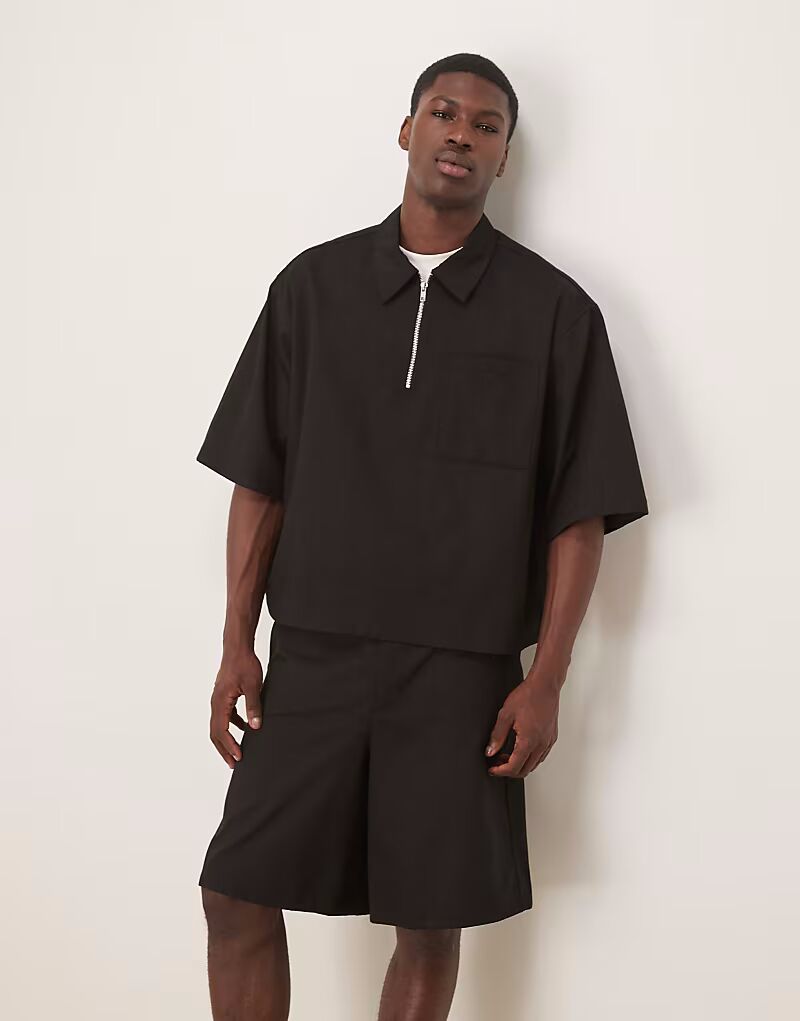 

Рубашка ASOS DESIGN с коротким рукавом и застежкой-молнией на воротнике черного цвета