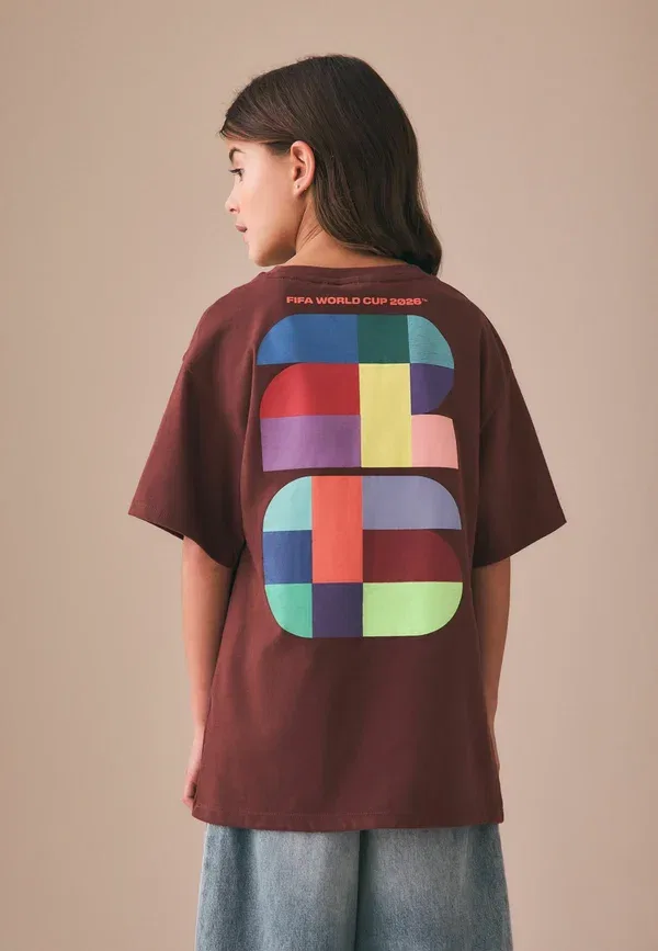 Футболка Regular fit, бренд Next, модель FIFA License Oversized Graphic T-Shirt, коричневый