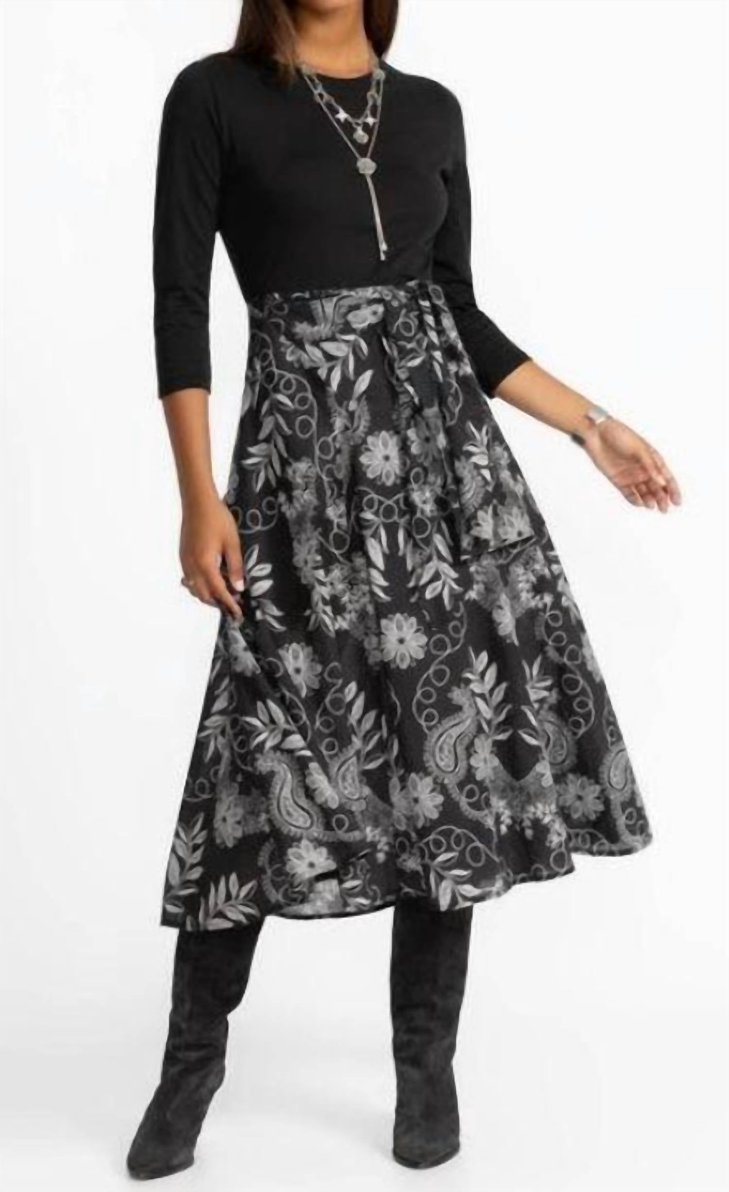 

Черное платье-футляр с запахом в стиле mixed media Johnny Was