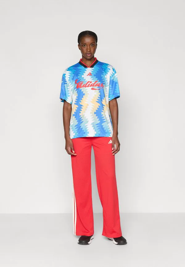 Футболка с принтом "тиро" Adidas Sportswear, Off White/Semi Ice Tangerine/Ray Blue/Multicolor — фото 2