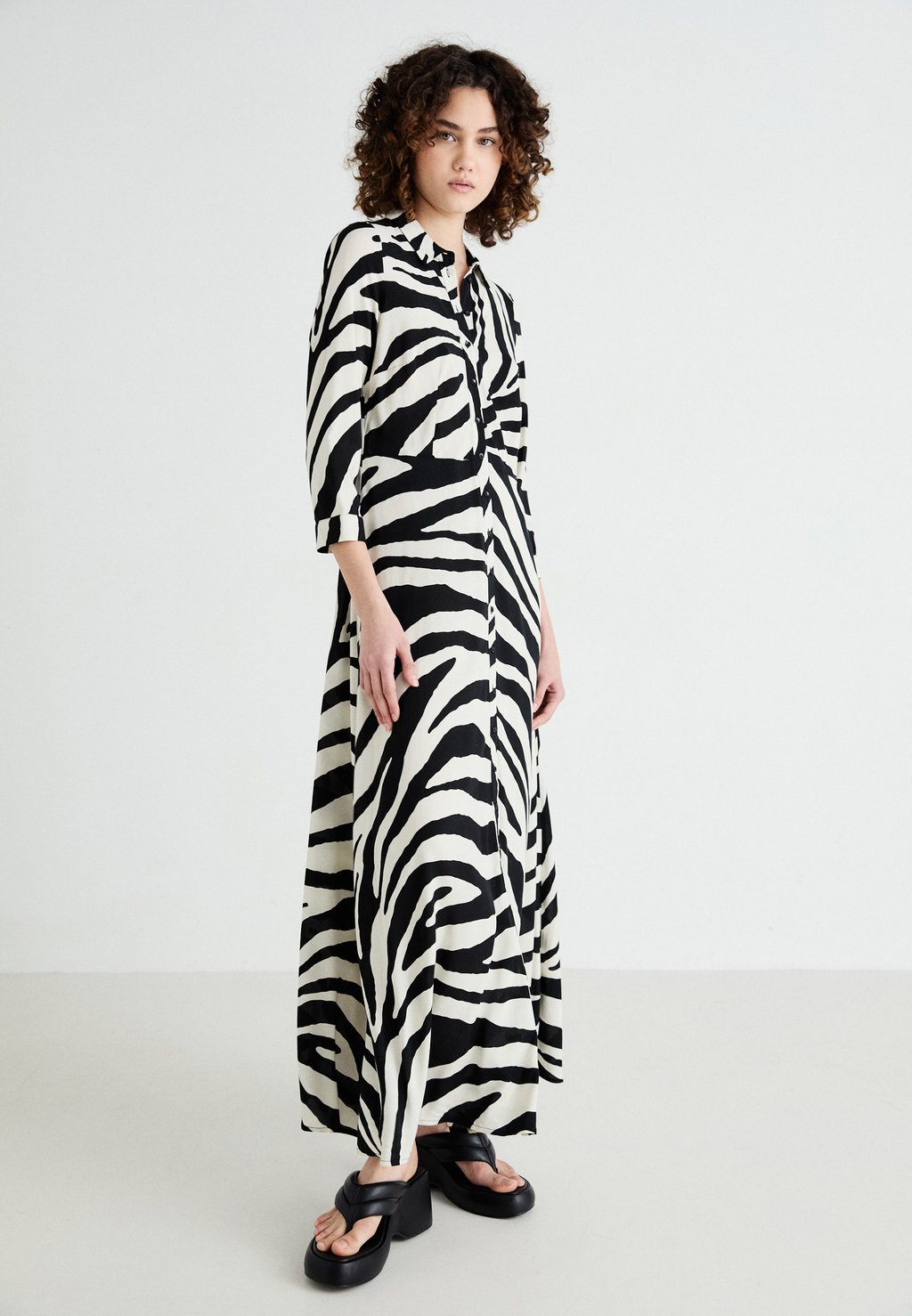 

Платье-рубашка YASSAVANNA LONG SHIRT DRESS YAS, слоновая кость