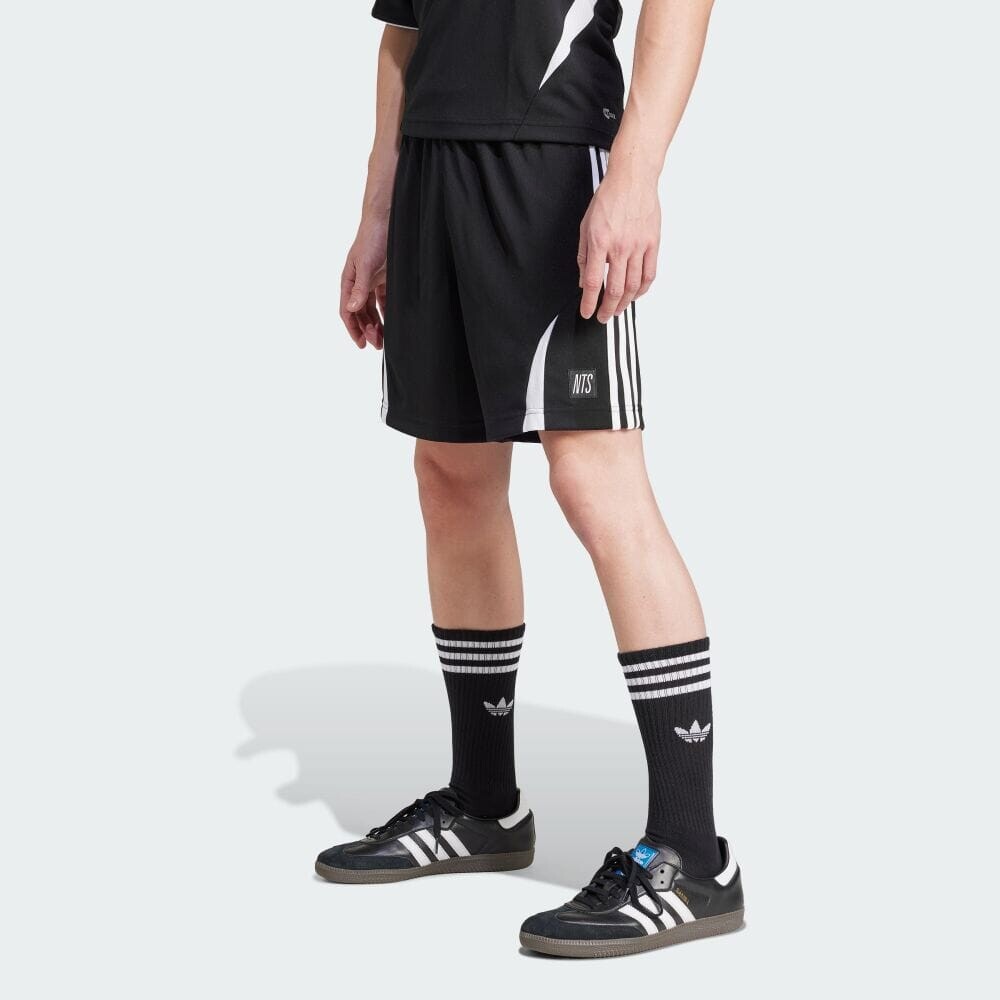 

Шорты Adidas ADIDAS × NTS RADIO All-over Print SST Track Pants (Jersey), черный