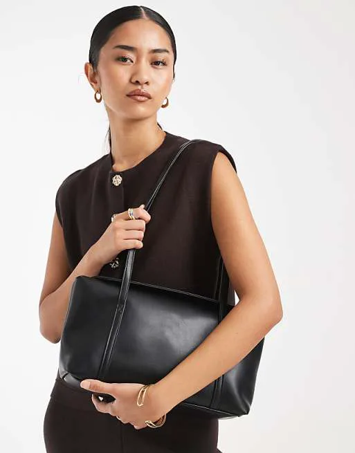 

Черная сумка через плечо со складным верхом PASQ