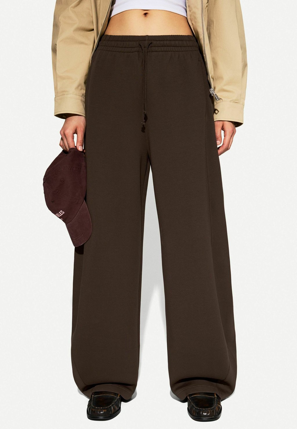 

Спортивные штаны PLUSH BARREL Bershka, темно-коричневый