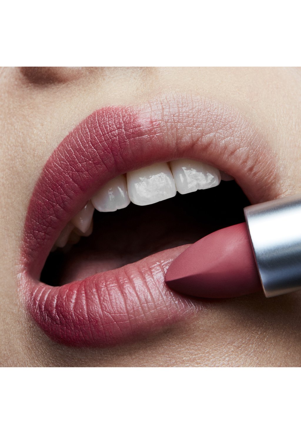 

Губная помада POWDER KISS LIPSTICK MAC, фуксия