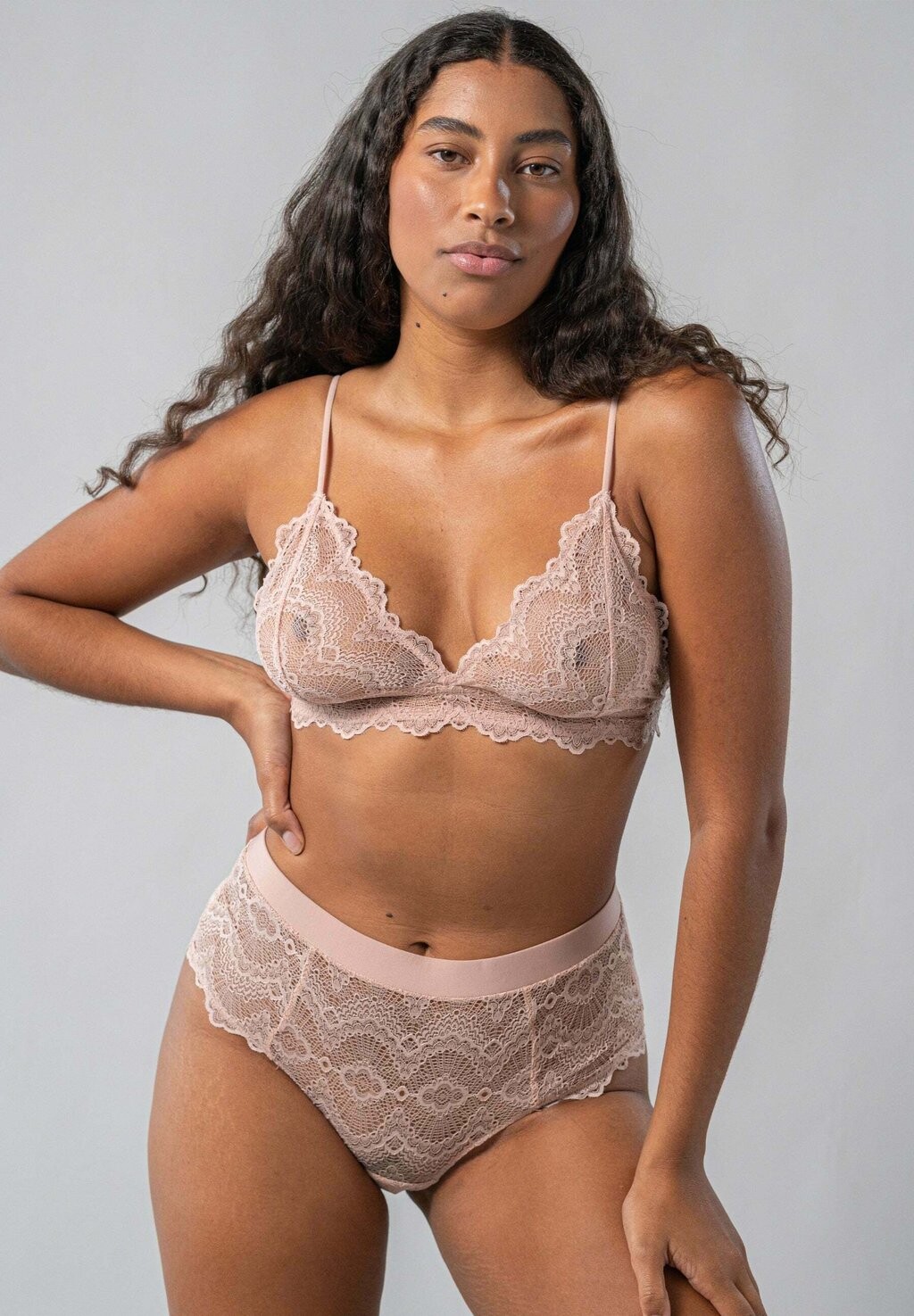 

Треугольный бюстгальтер TRIANGLE BRALETTE Understatement, бежевый