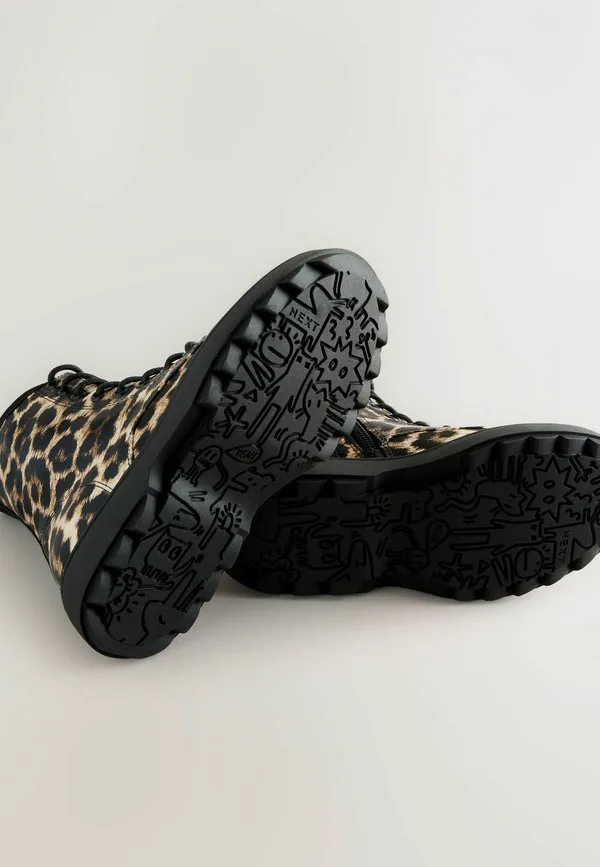 Ботинки на шнуровке стандартного кроя до щиколотки Next, Leopard Print — фото 3