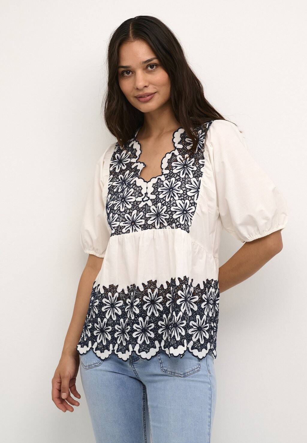 

Блузка CUVALDA Culture, цвет white w blue