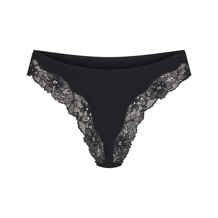 

Стринги с окучиванием SKIMS Cotton Lace, цвет Onyx