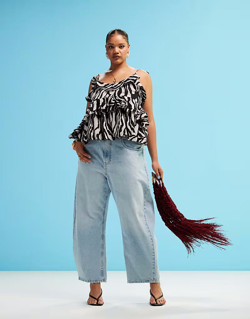 

Топ на бретельках ASOS DESIGN Curve с оборками и завязками, с принтом «зебра» ASOS Curve