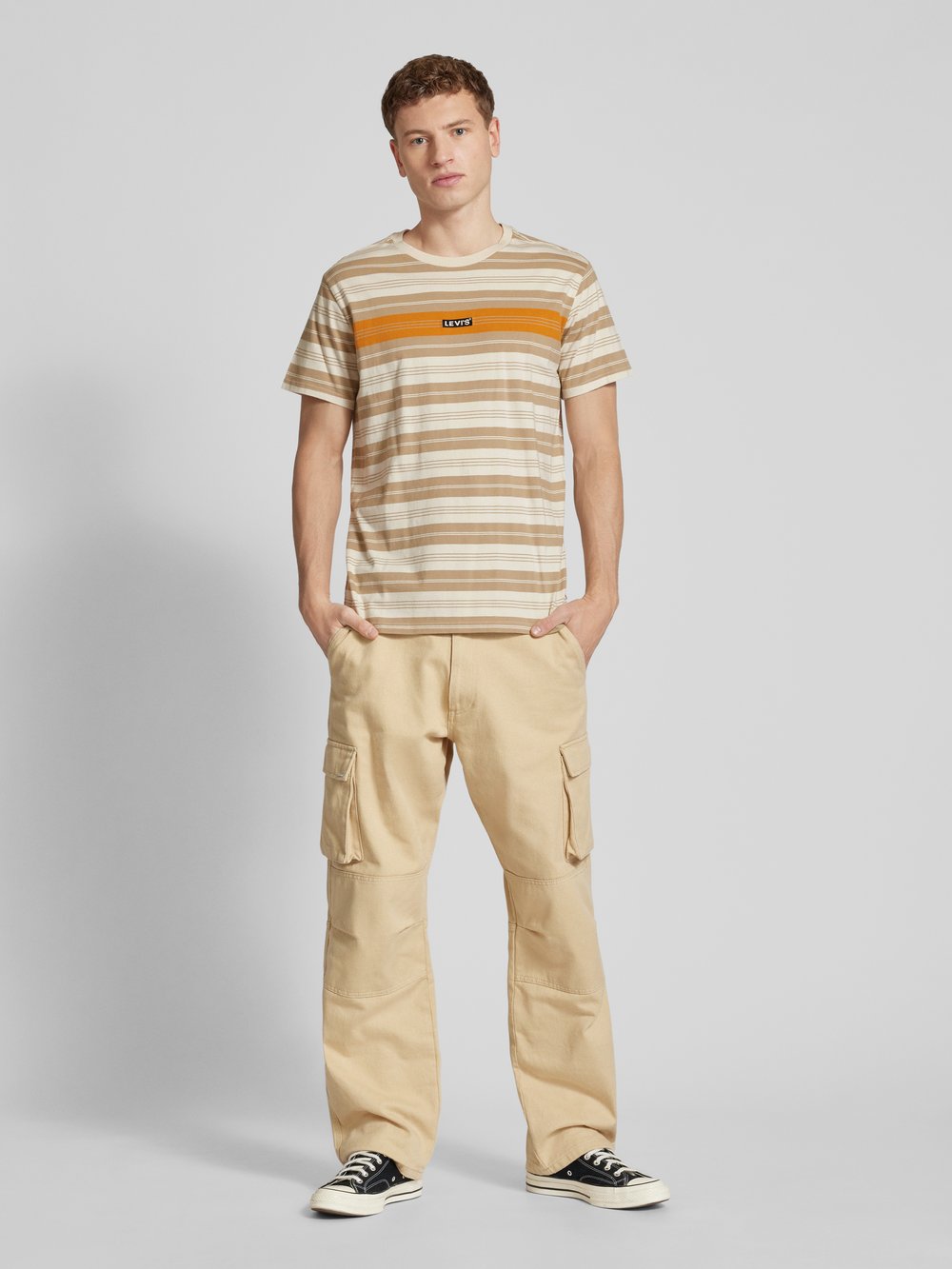 

Футболка с нашивкой-лейблом Levi's, бежевый