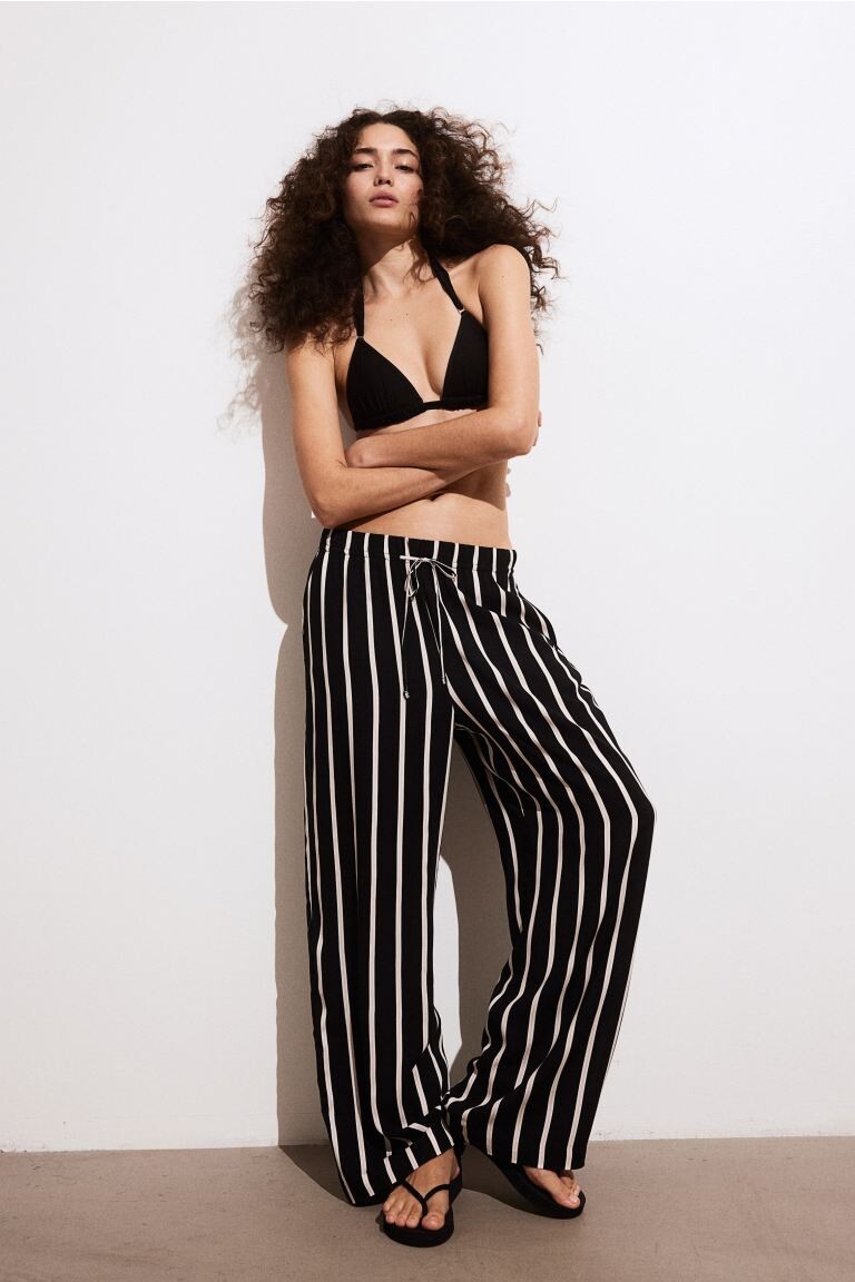 

Лиф бикини с треугольными чашками пуш-ап H&M, черный