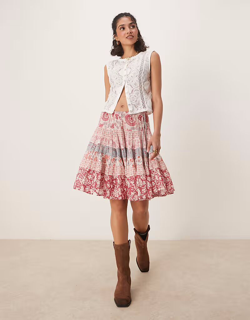 

Юбка Free People в стиле бохо длиной до колен с цветочным принтом розового цвета