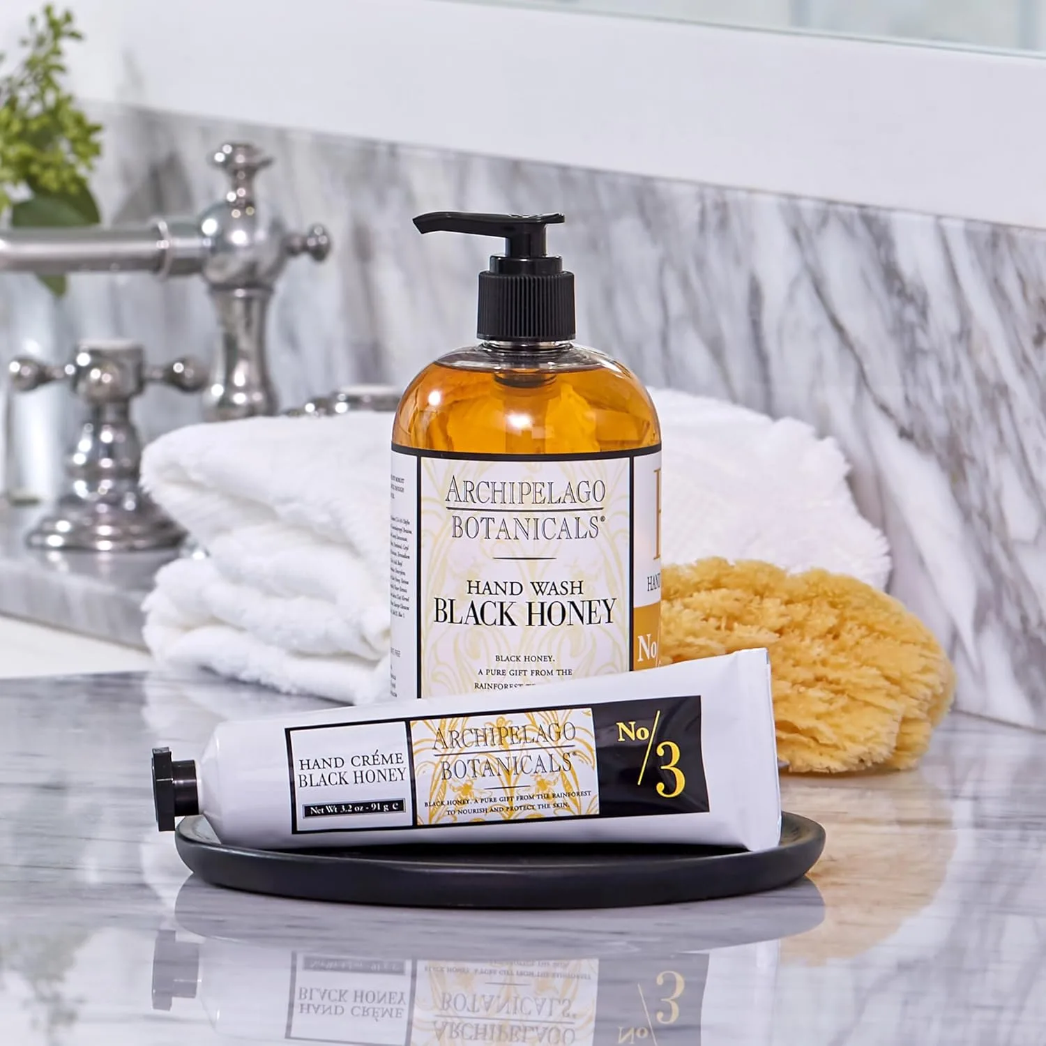 Крем для рук Archipelago Botanicals Black Honey, насыщенный и слегка ароматизированный лосьон для сухой кожи, кутикулы и огрубевших участков, с высококачественными растительными экстрактами (95 г) 90.72 г (1 шт.), black — фото 3