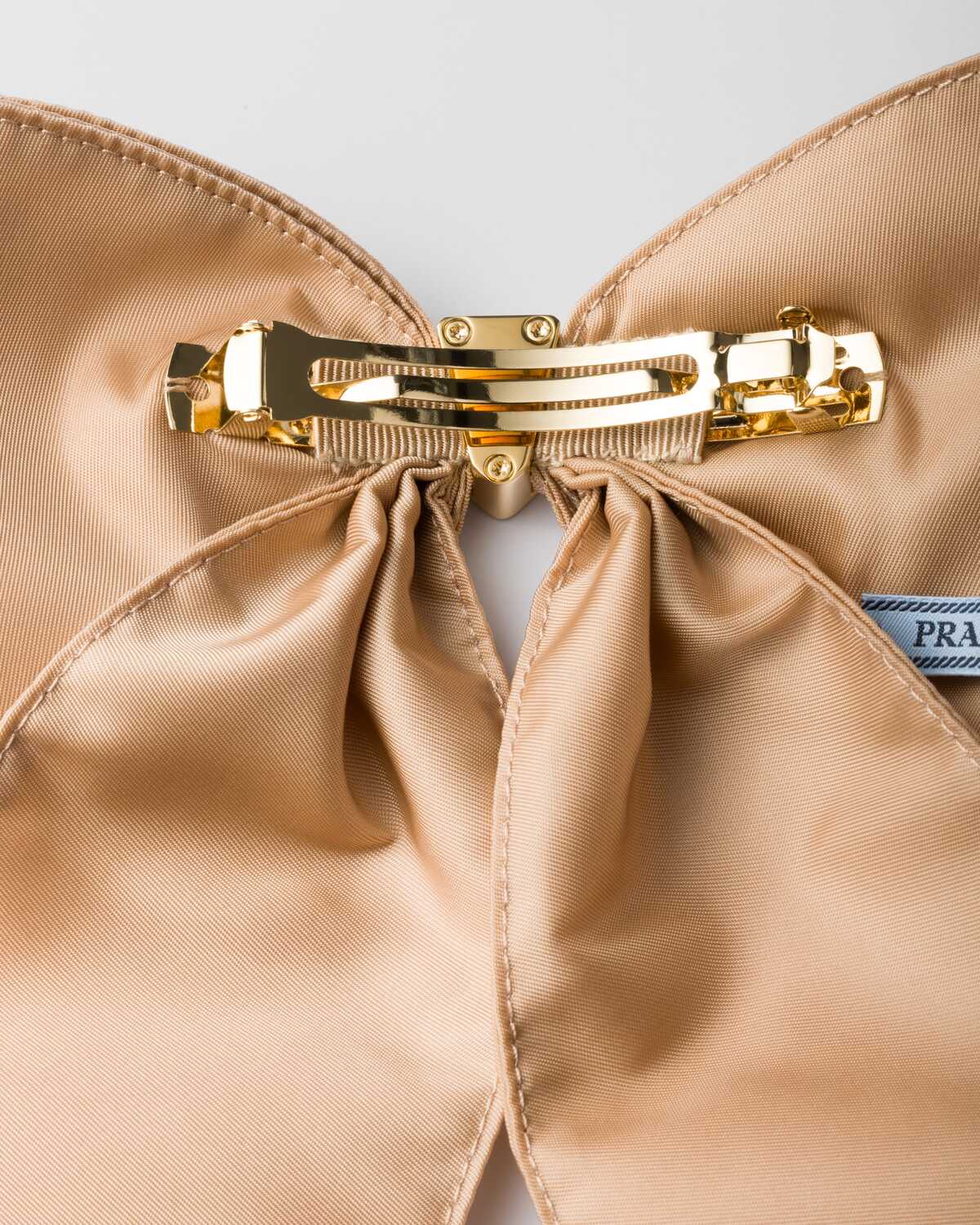 Заколка для волос из переработанного нейлона Prada, бежевый — фото 2