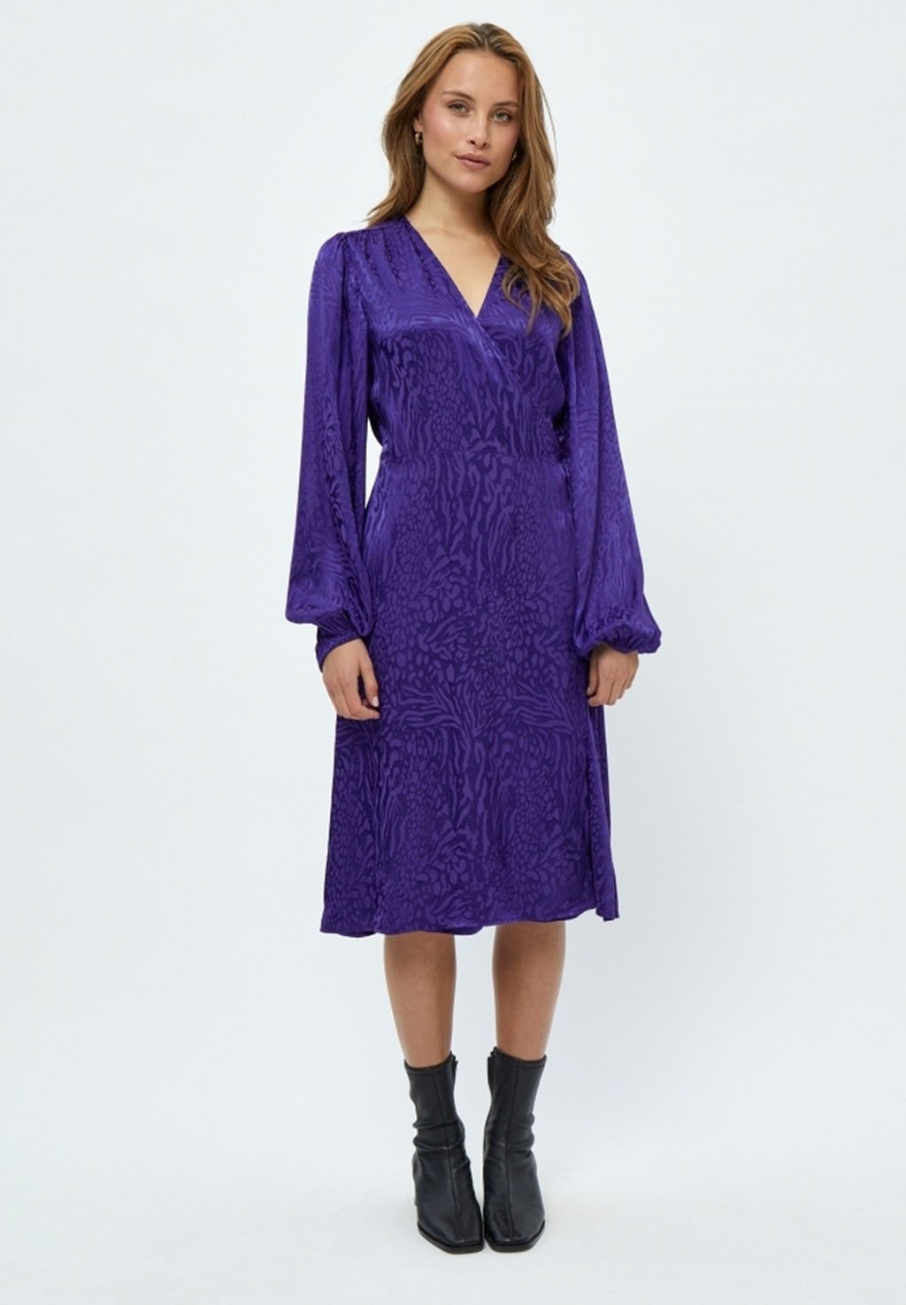 

Летнее платье Miphoebe Wrap Dress 4 Minus, цвет violet indigo