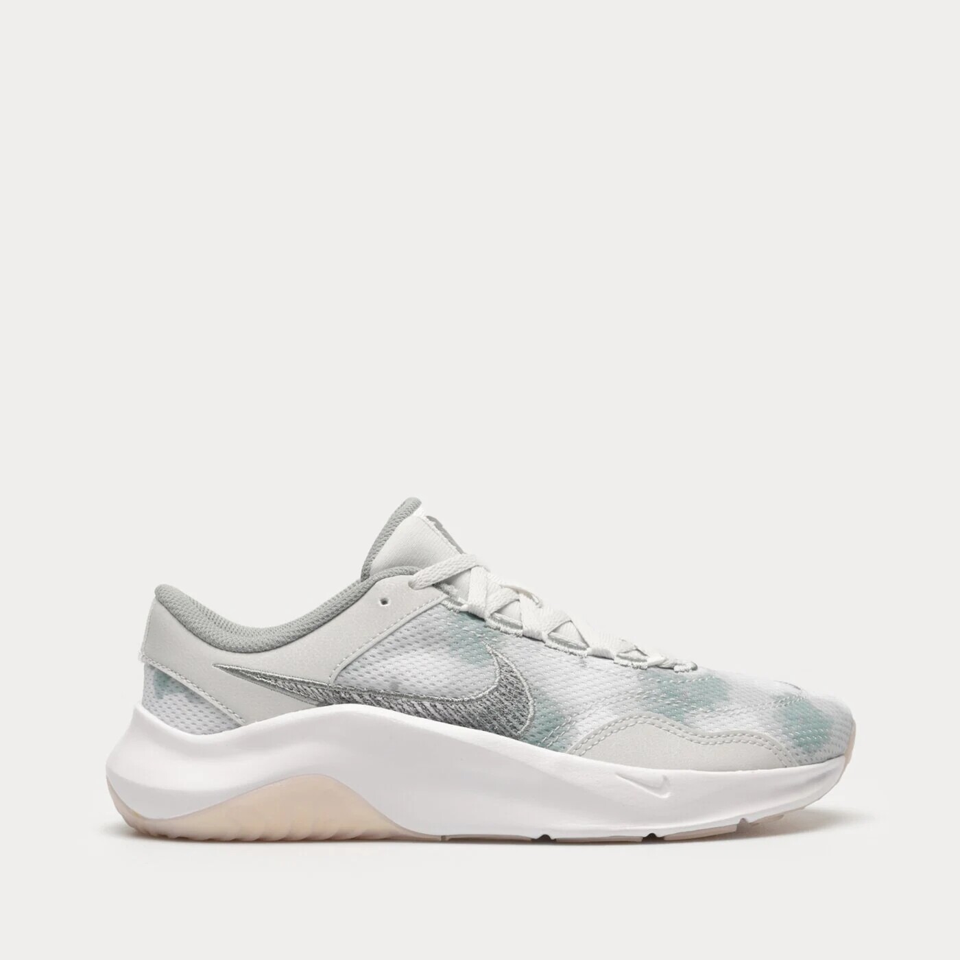 

Кроссовки Nike Legend Essential 3 Next Nature Premium, серый