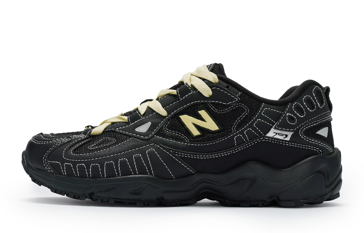 

Кроссовки NB 703 Outdoor Performance Shoes женские с низким верхом, черно-белые, рисово-желтые New Balance