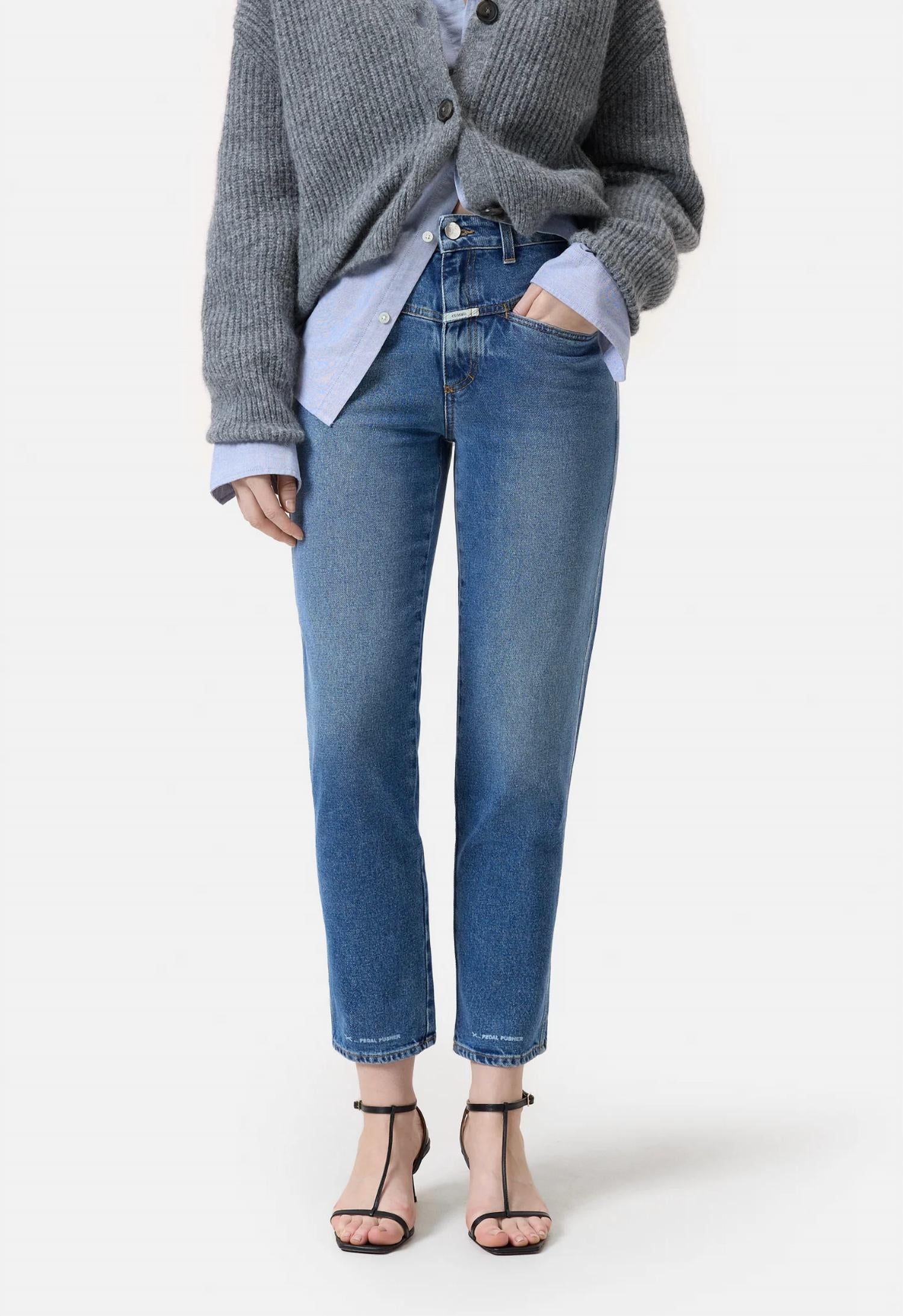 

Прямые джинсы с высокой талией и зауженным низом в голубом цвете CLOSED