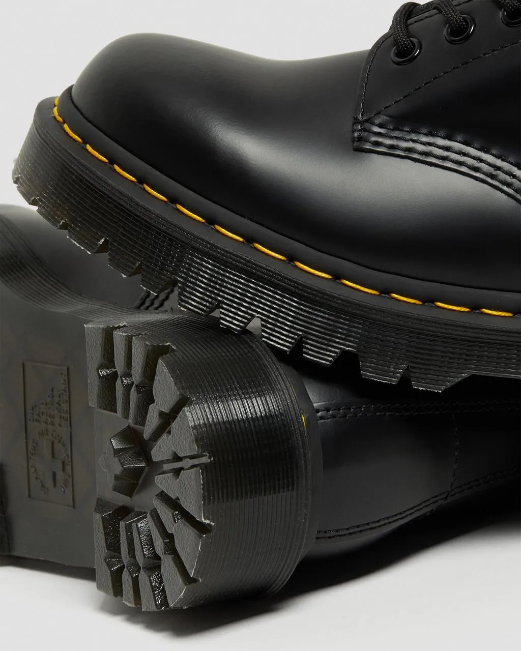 Ботинки кожаные Dr. Martens 1460 Bex на шнуровке, черный — фото 3