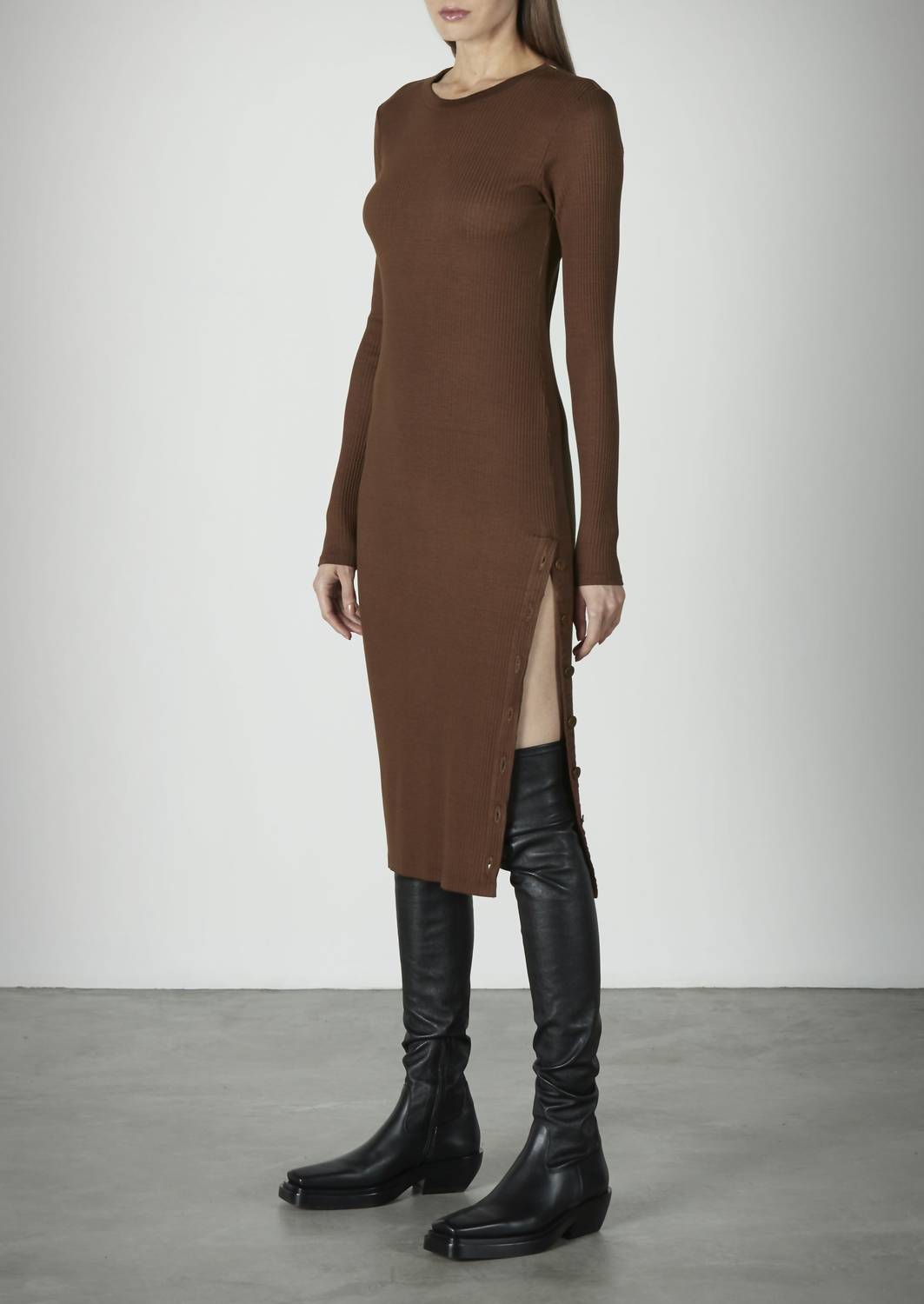 

Платье миди из вискозы с круглым вырезом и пуговицами цвета красного дерева Enza Costa, красный