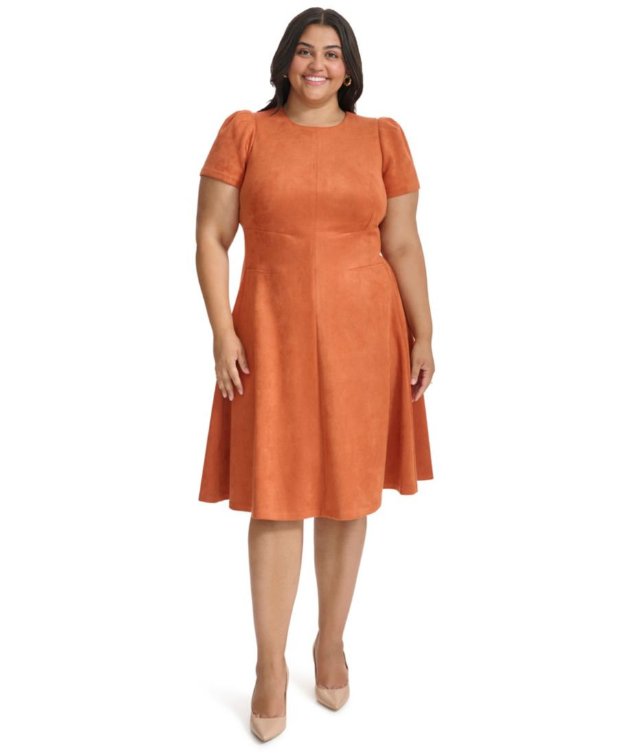 

Платье больших размеров с коротким рукавом, приталенного силуэта и расклешенной юбкой Calvin Klein, Chai Tea