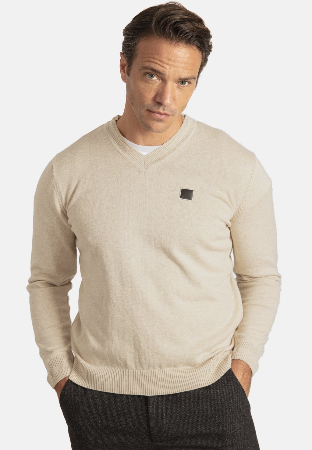 

Свитер Arm Patch V-Neck Williot, цвет light beige