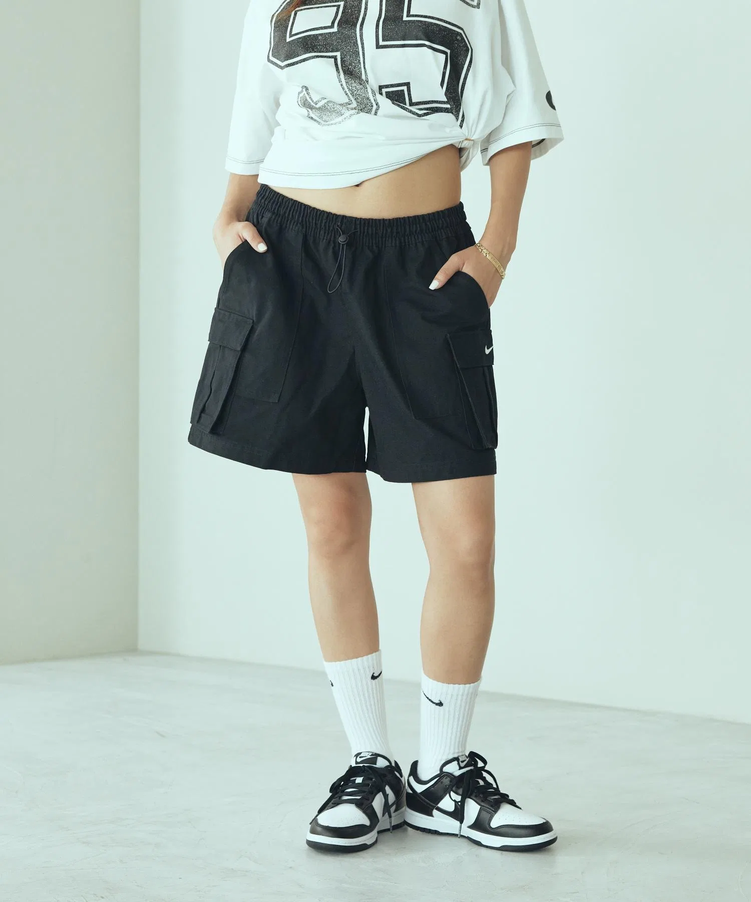 Женские шорты-карго Nike Sportswear средней посадки, свободного кроя, 152 см, HV2619-010, черные.