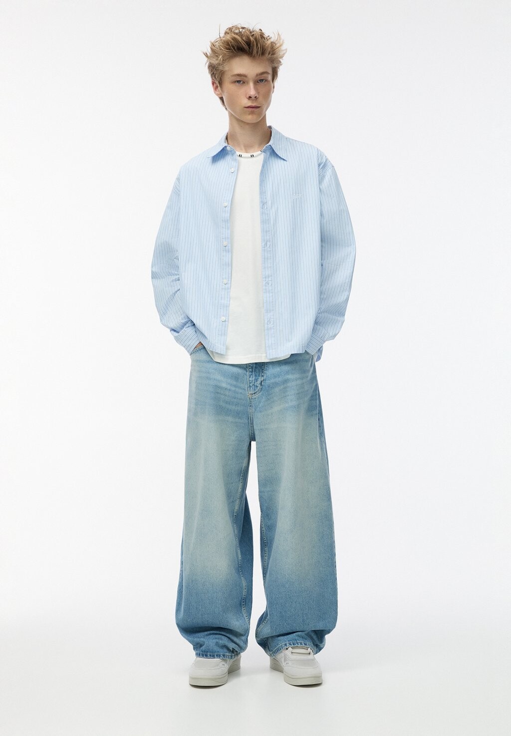 

Рубашка STRIPED CROPPED PULL&BEAR, светло-голубой