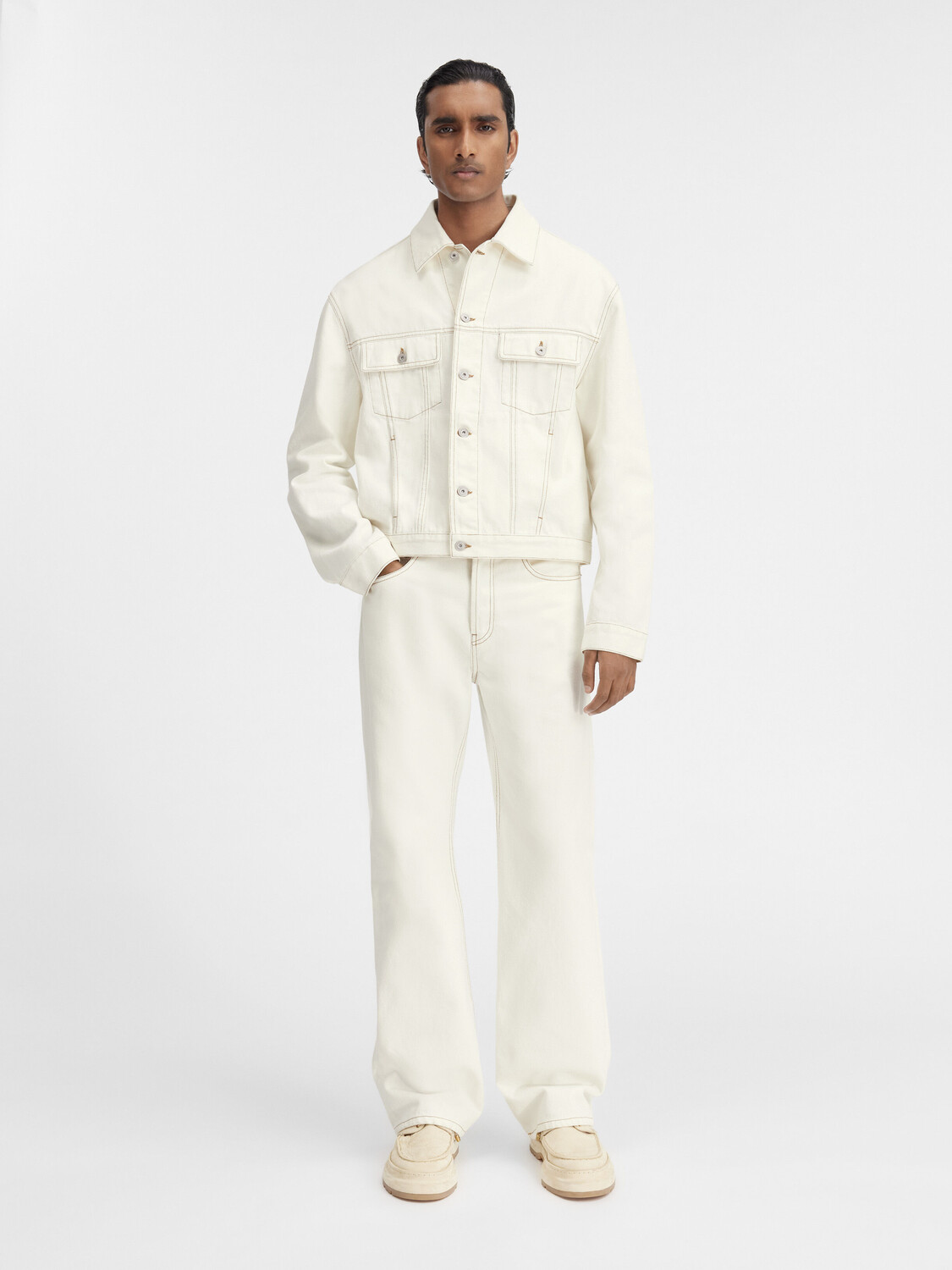 

Джинсовая куртка JACQUEMUS The denim de-Nîmes jacket, цвет Off-white/Tabac