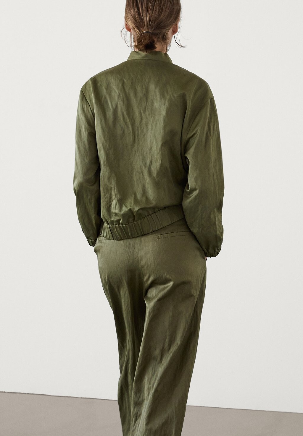 

Куртка-бомбер WITH STAND COLLAR Massimo Dutti, хаки