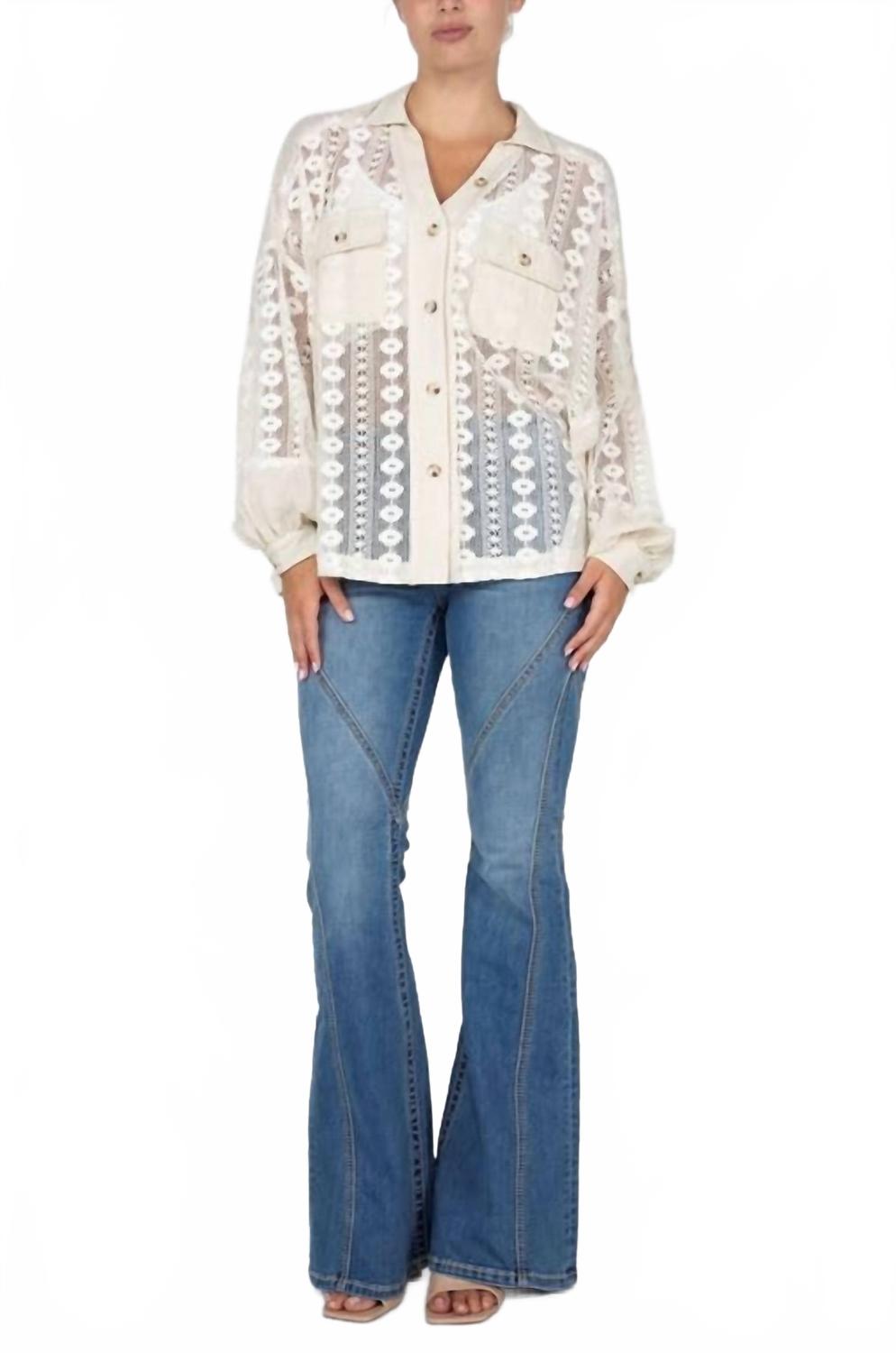 

Бежево-белая блуза с длинными рукавами и аппликацией Miss Me