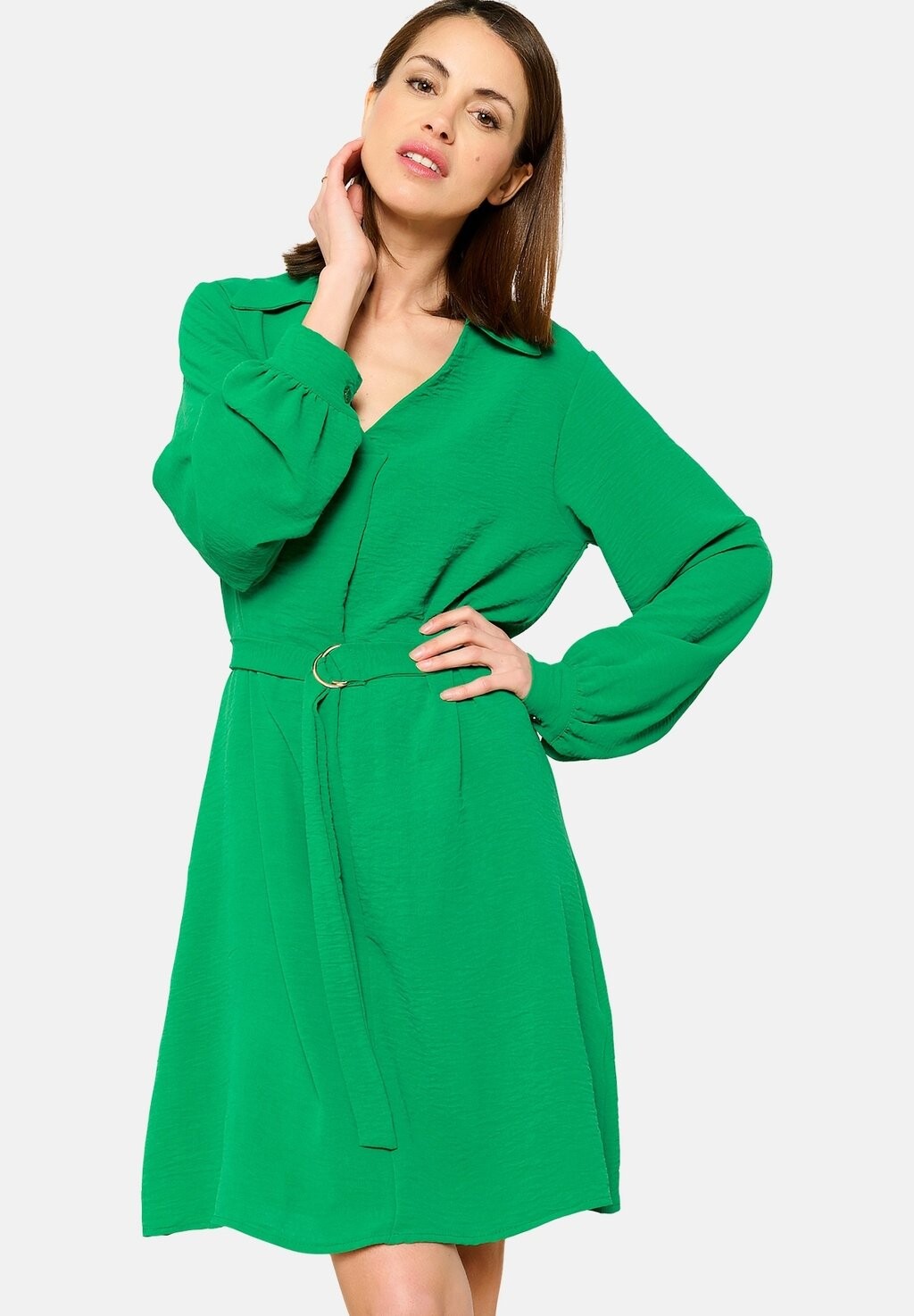 

Повседневное платье WITH V-NECK LolaLiza, цвет green apple