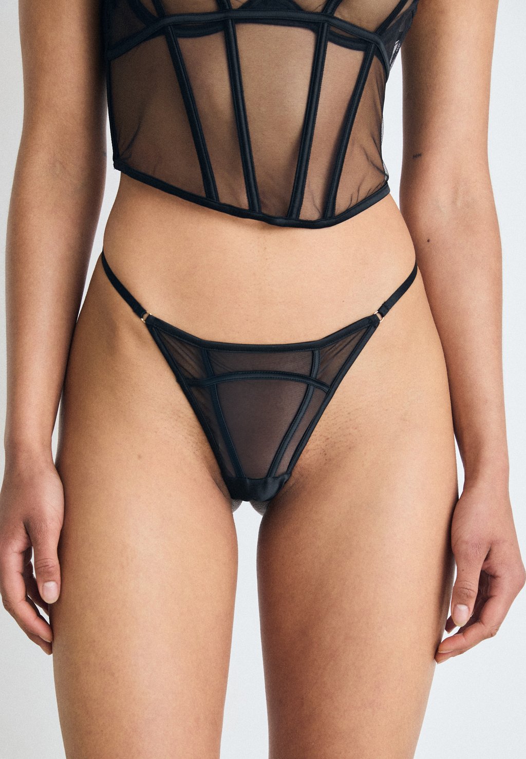 

Стринги MARIE Hunkemöller, черный