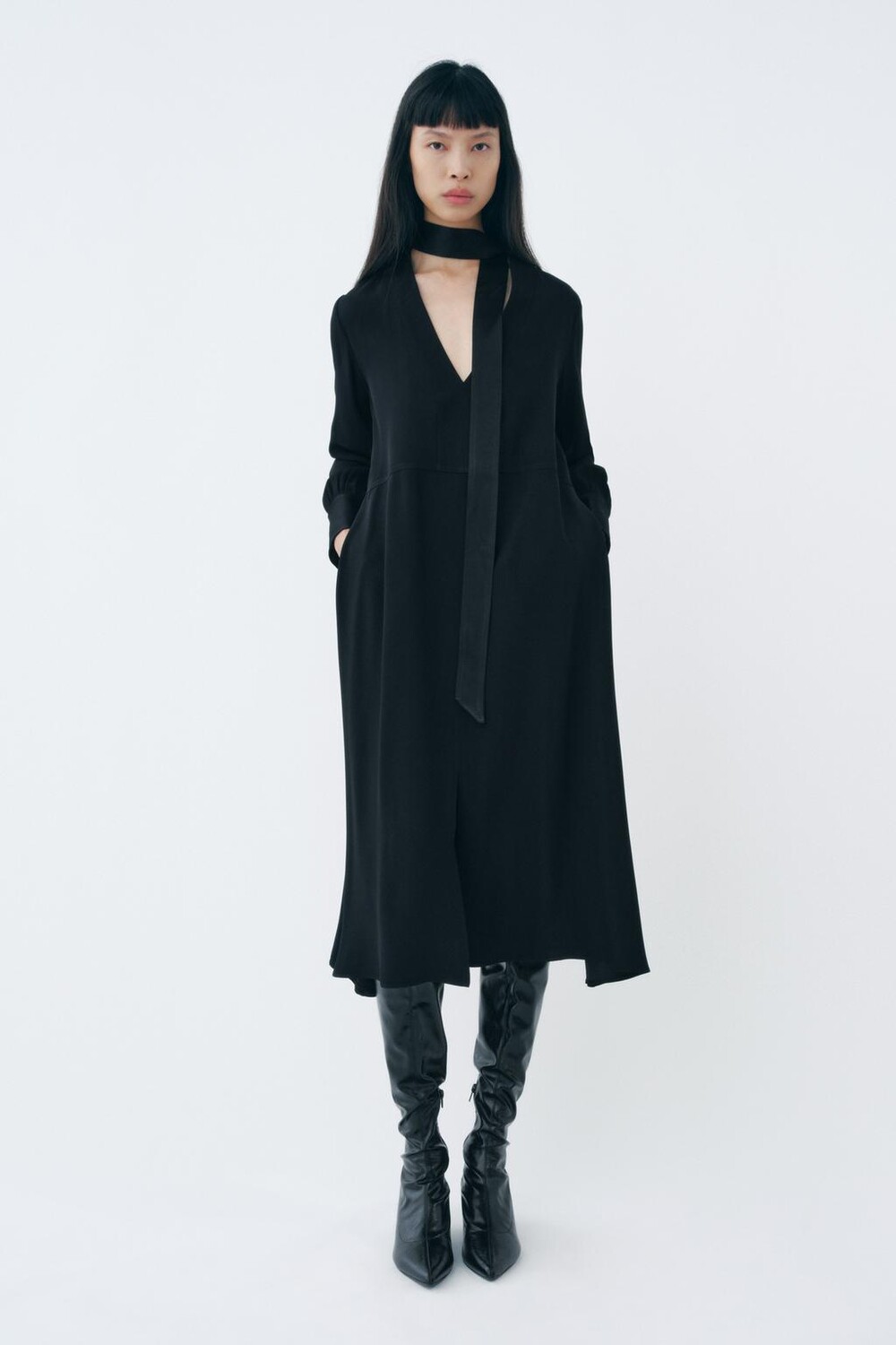 

Платье с контрастным галстуком ZARA, черный