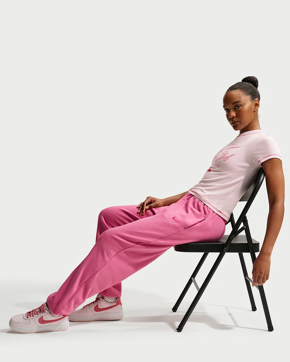 Женские свободные спортивные штаны Nike Sportswear Club Fleece со средней посадкой, Peony/Rush Pink — фото 4