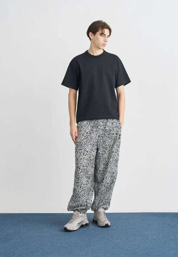 Футболка премиум-класса, базовая футболка Nike Sportswear, Black — фото 2