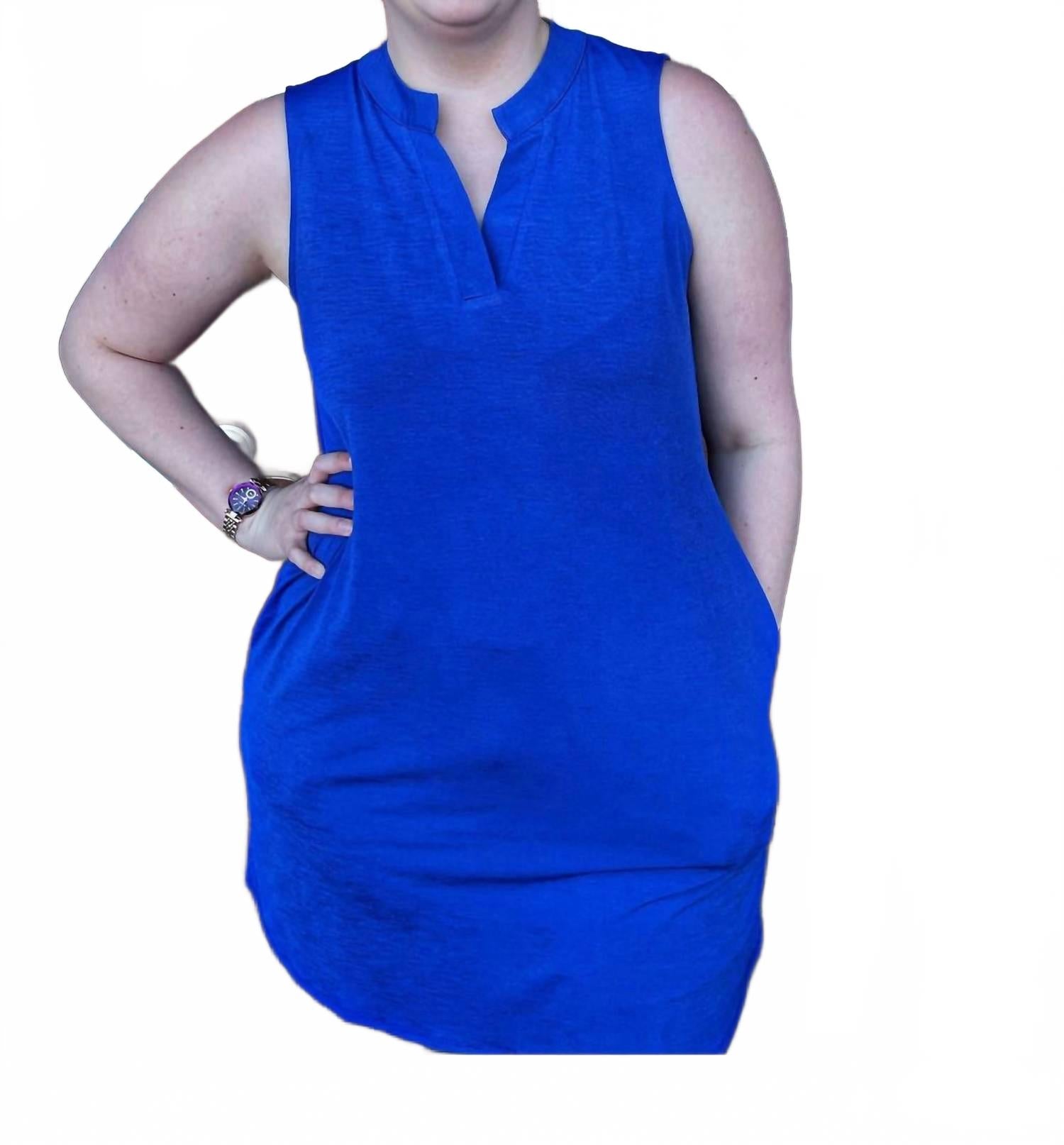 

Платье с V-образным вырезом синего цвета Dear Scarlett