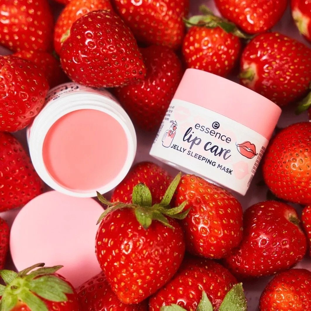 Lippenmaske - гелевая ночная маска для губ со вкусом клубничного молочного коктейля. Essence, 8 гр — фото 3